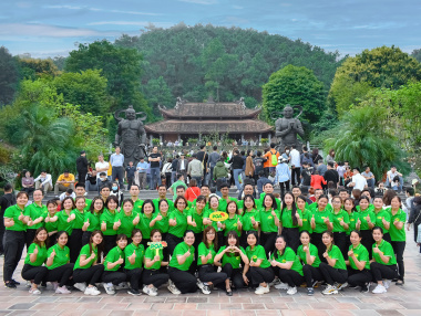 CBNV công ty dược PQA du xuân chùa Tam Chúc
